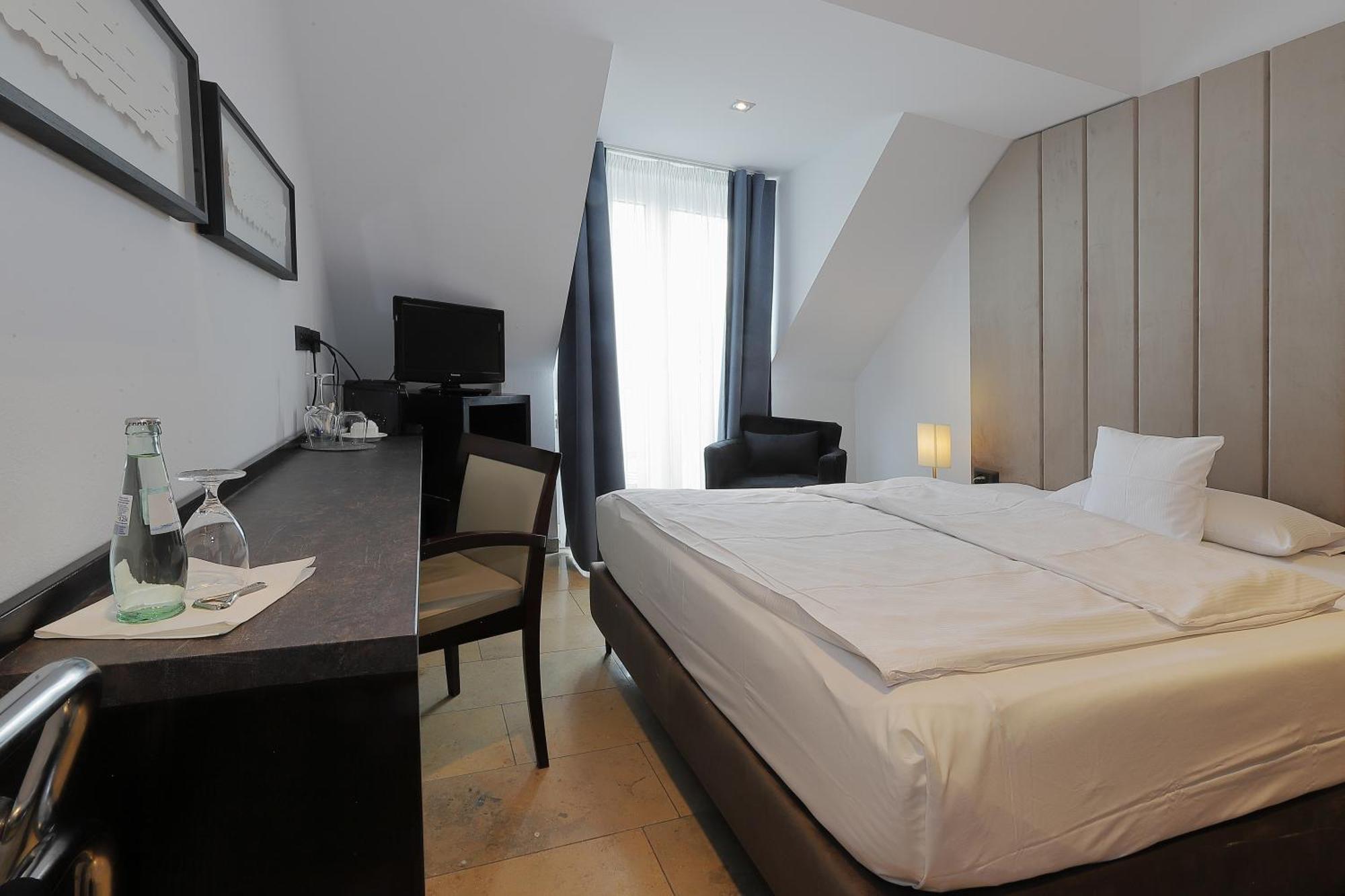 Devin Art Hotel Düsseldorf Exteriör bild